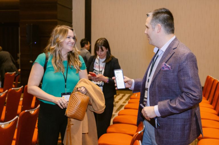 People Management professionals networking at industry summit